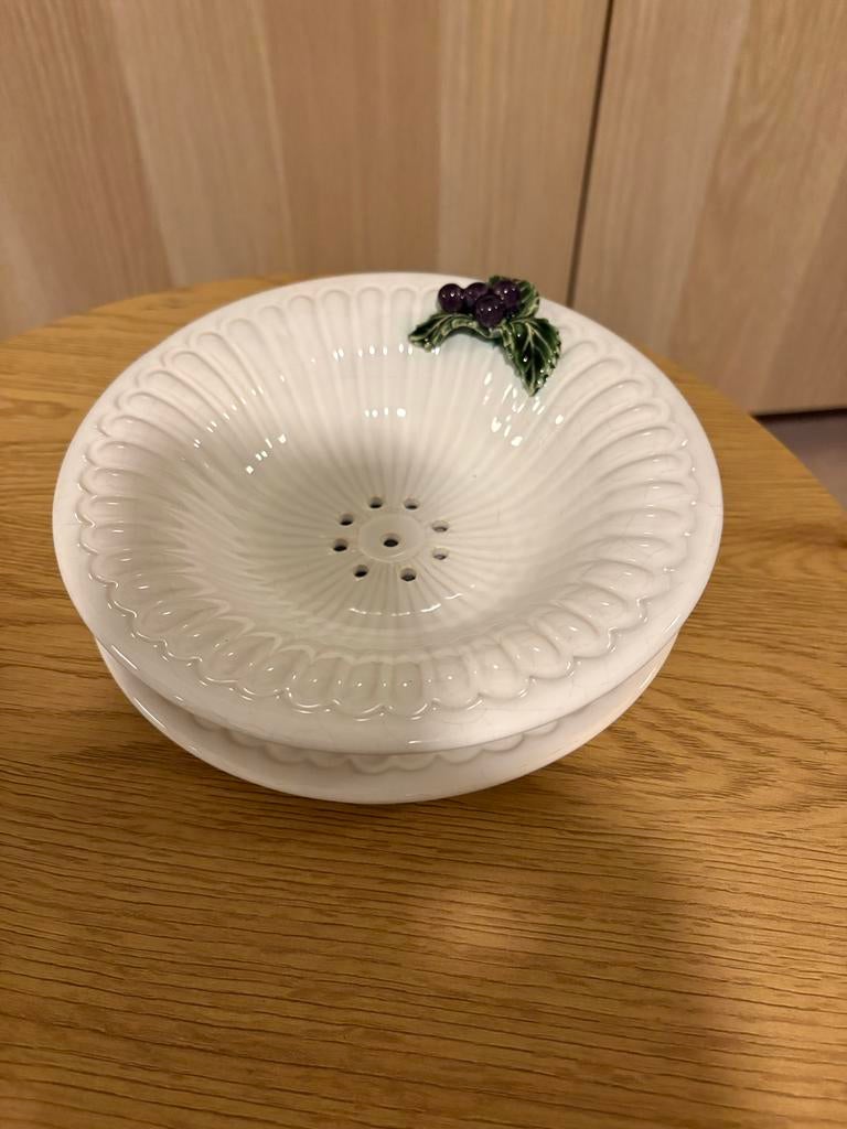Witte Keramieken Fruittest met Druiven Decoratie, Keramiek, Ophalen of Verzenden, Overige stijlen, Schaal of Schalen