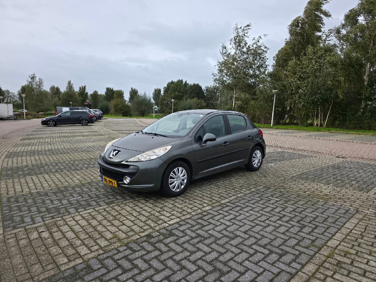 Peugeot 207 lpg 5DRS 2009 Grijs, Auto's, Voorwielaandrijving, Origineel Nederlands, Handgeschakeld, Zilver of Grijs