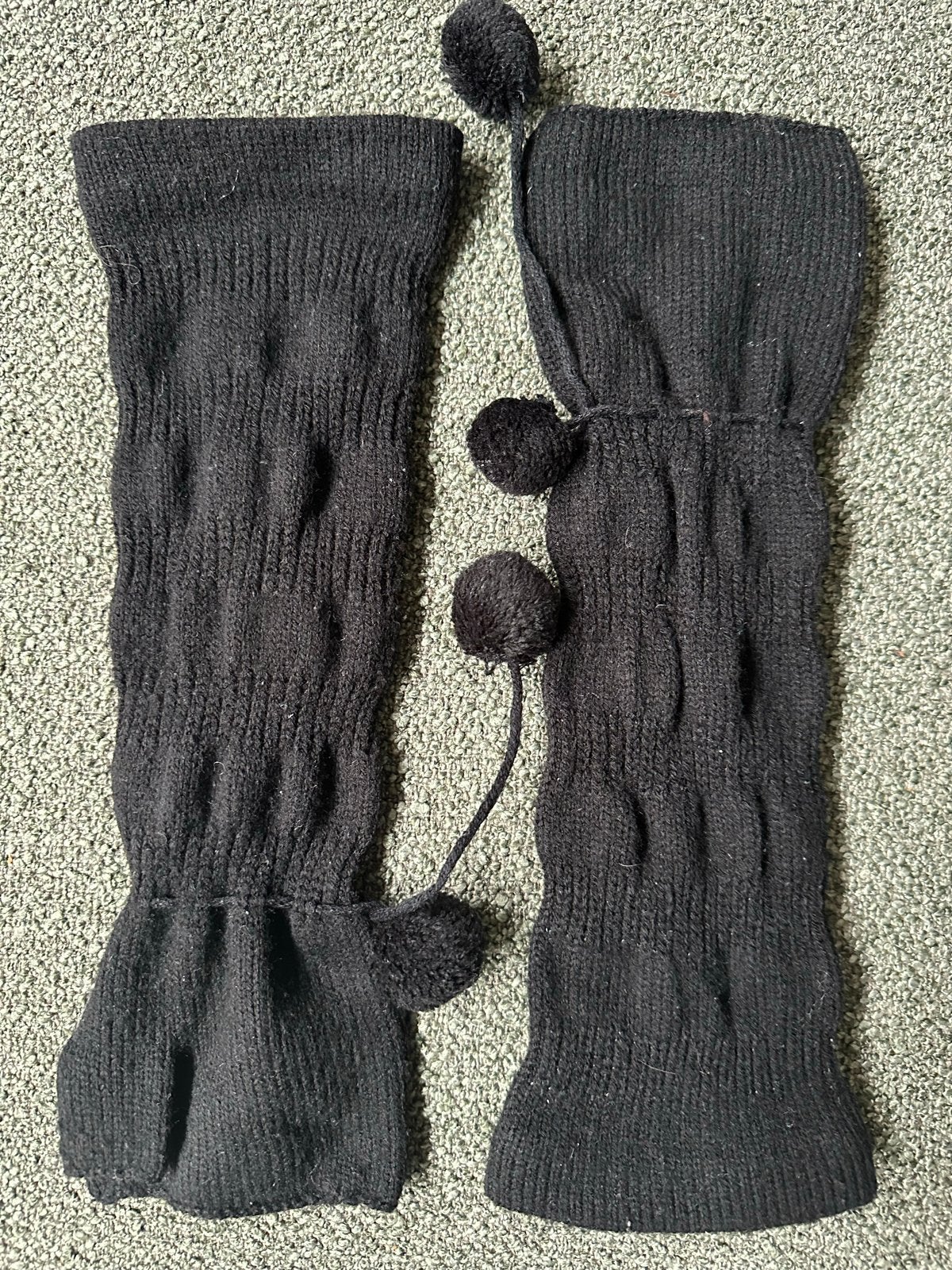 Zwarte vingerloze handschoenen met pompons, Kleding | Dames, Ophalen of Verzenden, Gedragen, Maat 42/44 (L), Handschoenen