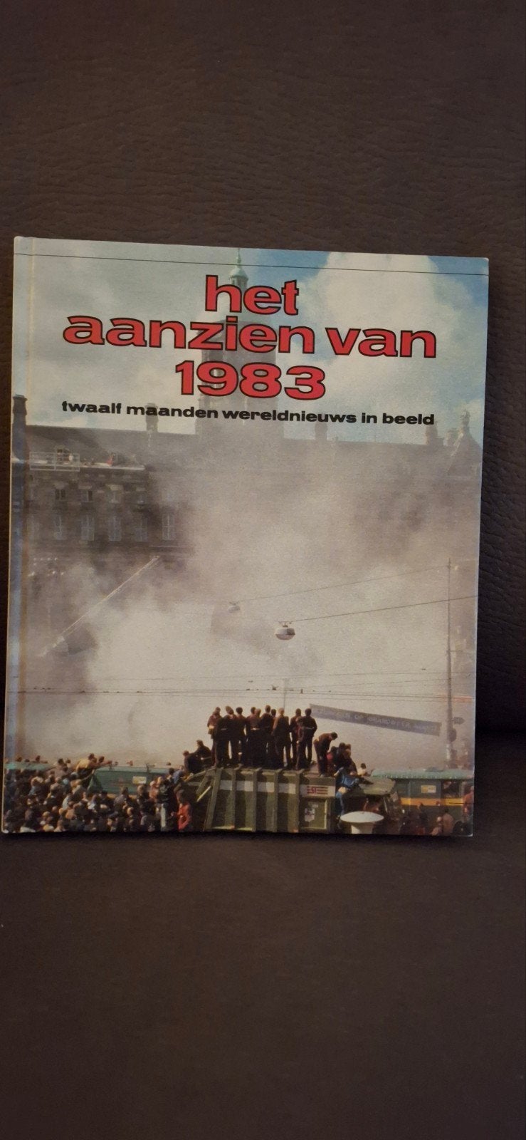 Het Aanzien van 1983: Twaalf Maanden Wereldnieuws, Ophalen of Verzenden, Gelezen, Overige typen