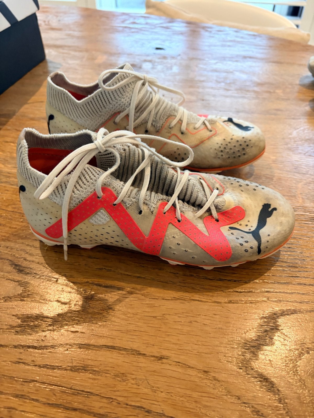 Puma voetbalschoenen wit/neon roze - Maat 33, Maat XS of kleiner, Ophalen, Gebruikt, Schoenen