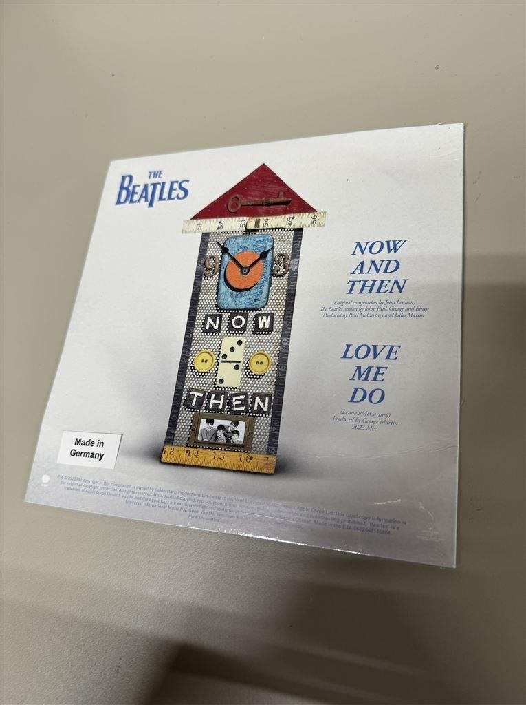 The Beatles now and then - Blauw wit Vinyl Single, Ophalen of Verzenden, Zo goed als nieuw, Pop