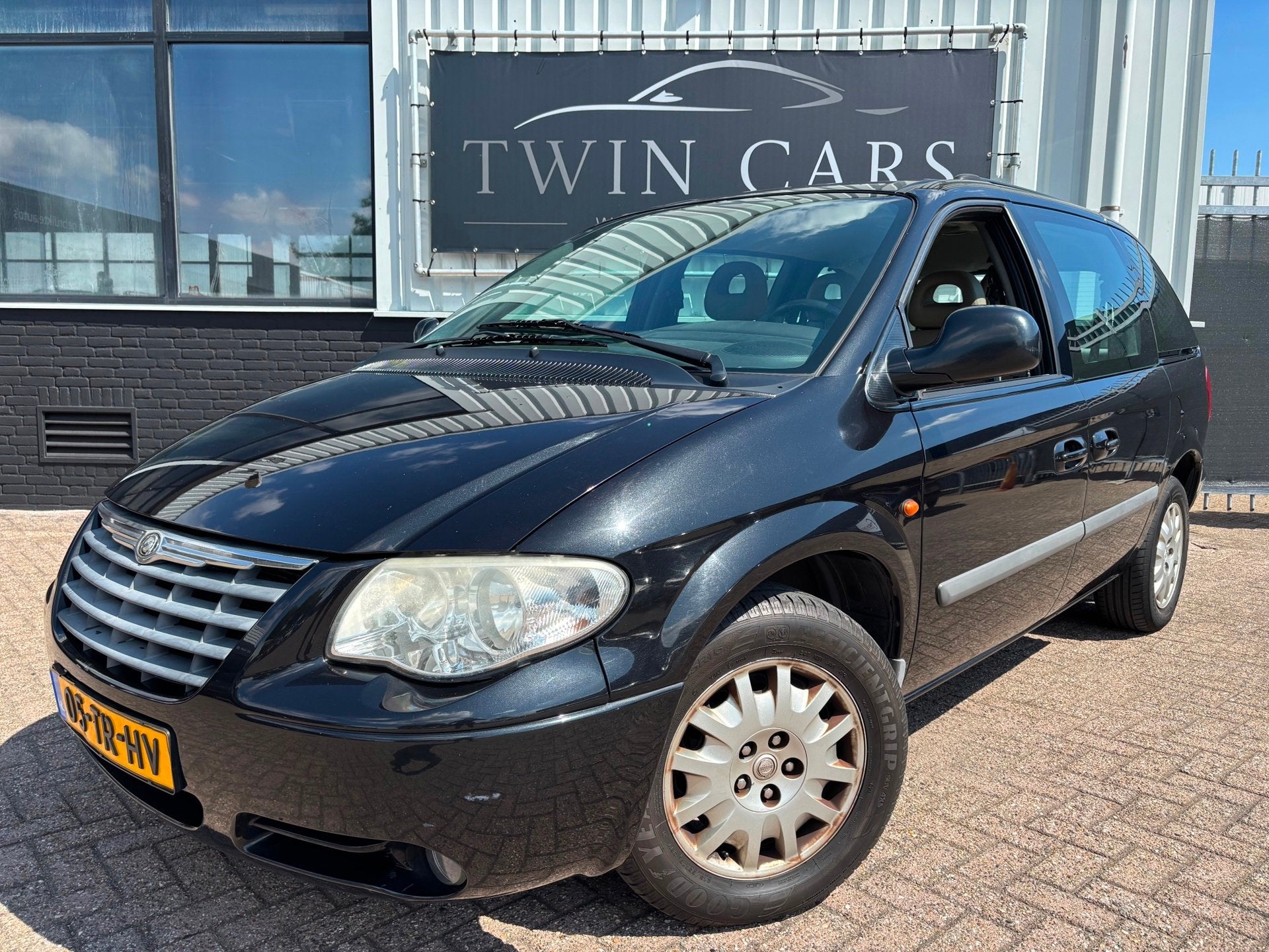 Chrysler Voyager 3.3i V6 SE Luxe, Auto's, Chrysler, 3301 cc, 450 kg, Gebruikt, Zwart
