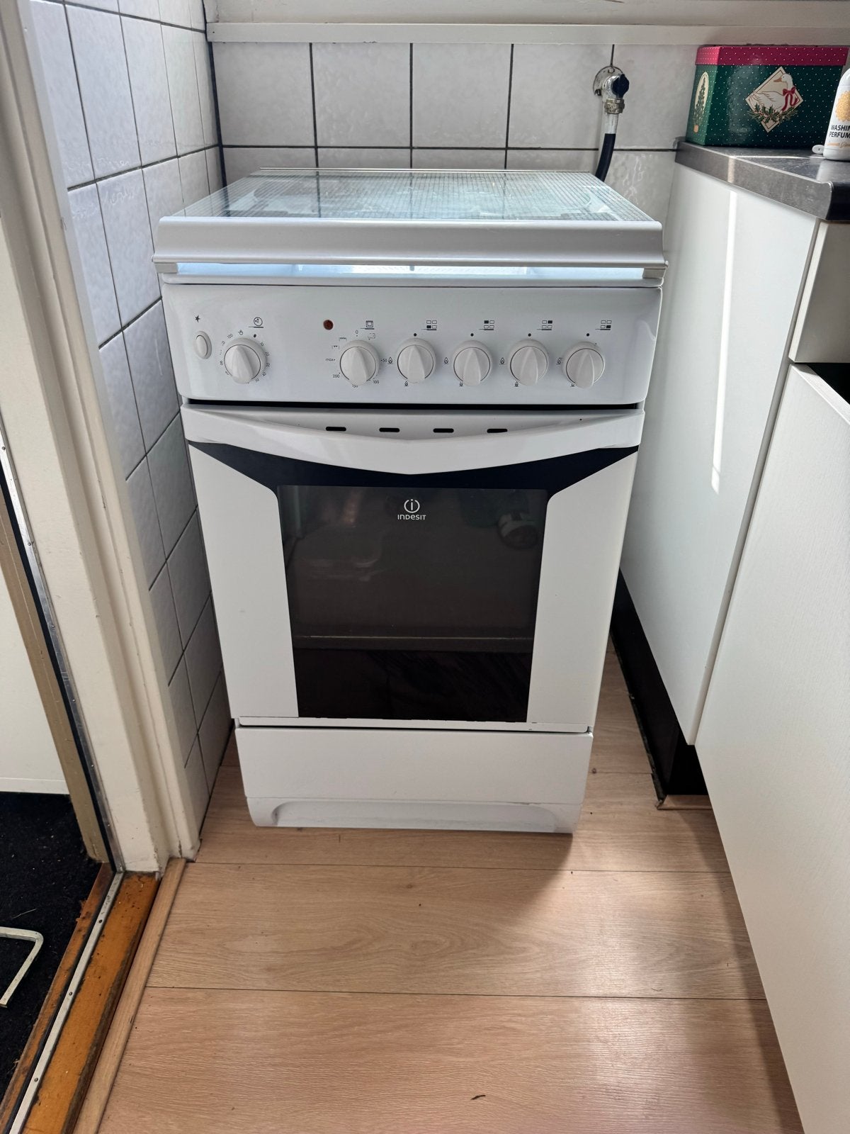 Gasfornuis met oven - stekker defect, Witgoed en Apparatuur, Fornuizen, Ophalen, 4 kookzones, Gas, Niet werkend