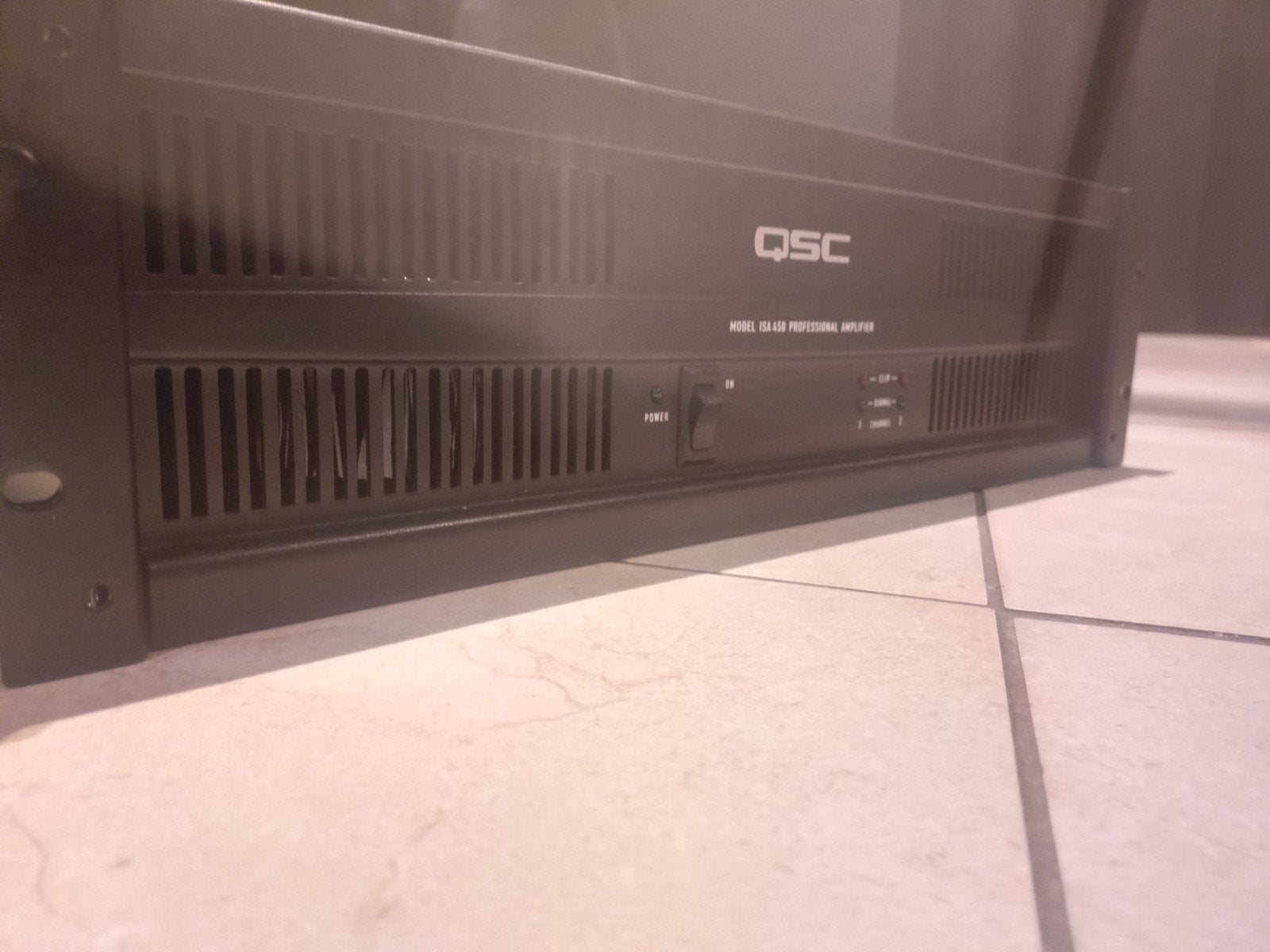 QSC ISA 450 Professionele Eindversterker, Ophalen, Gebruikt