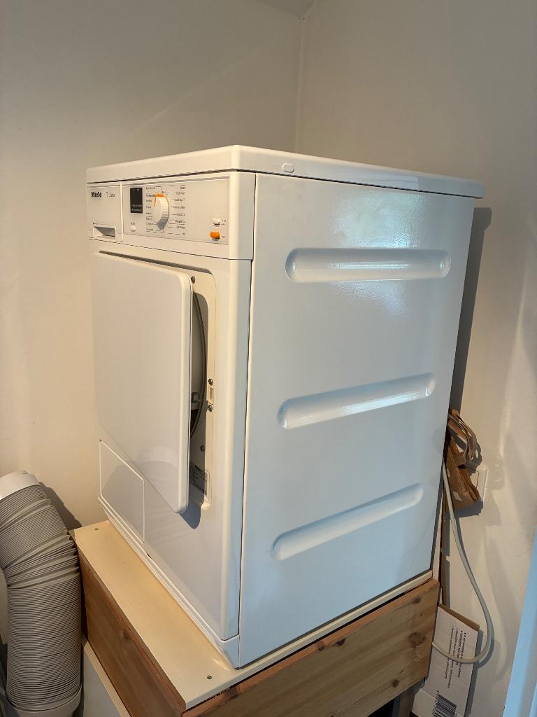 Condensdroger  Miele, Ophalen, 6 tot 8 kg, Gebruikt, Voorlader