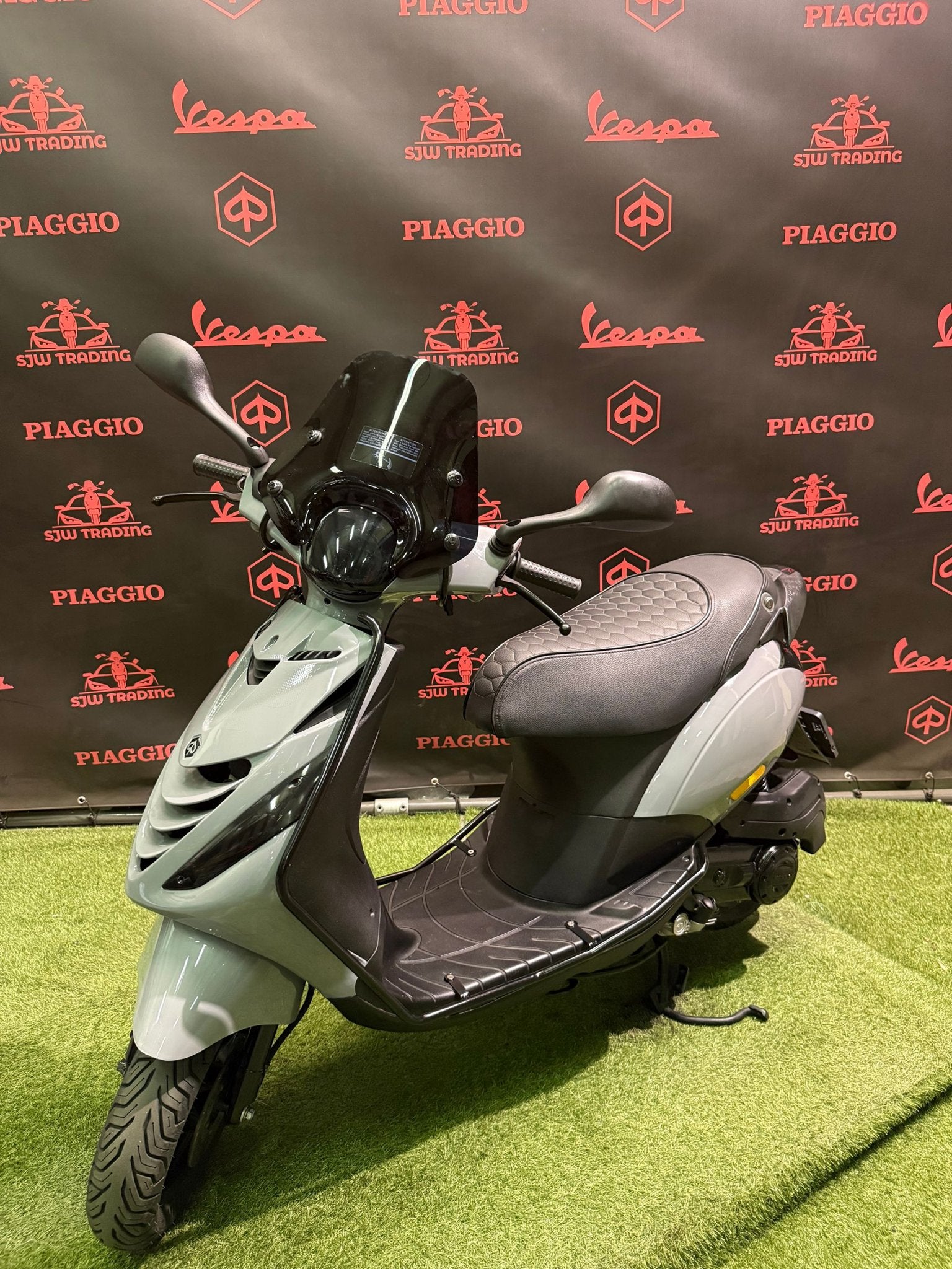 Foto 2 van Piaggio Zip 2021 Brom! SP Nardo Grey / RS Zadel / Garantie!