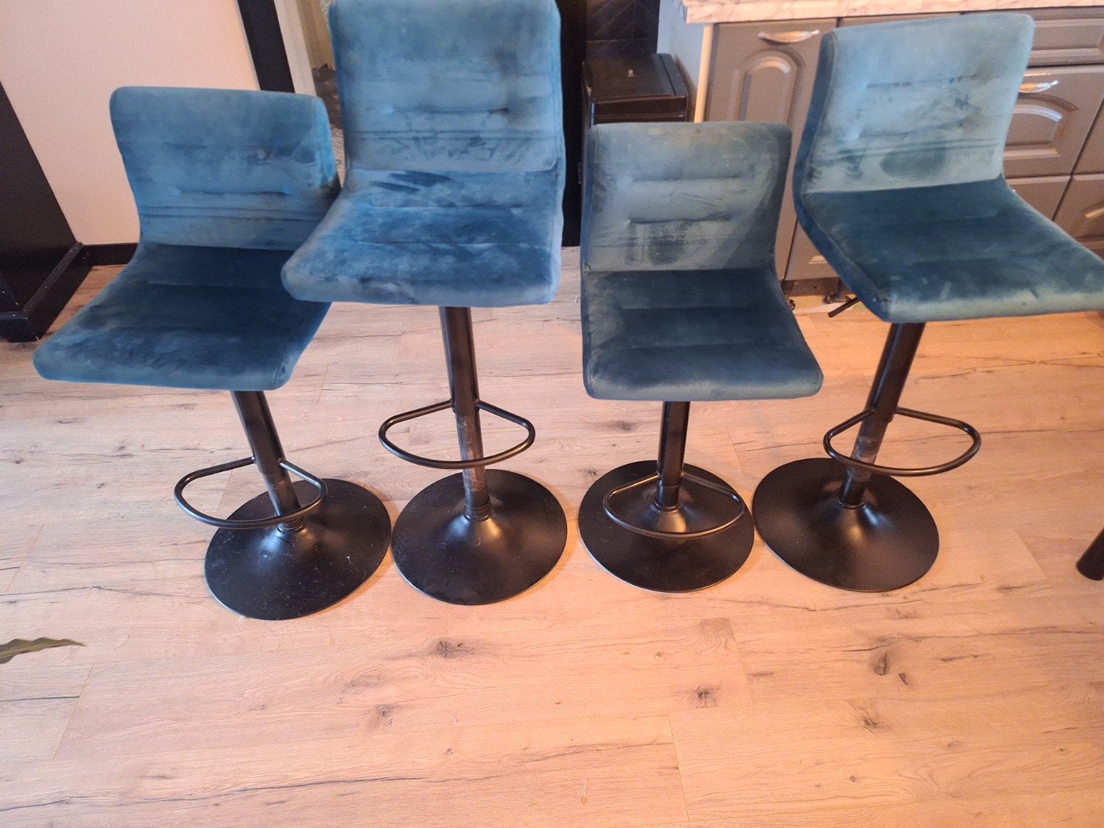 Set van 4 blauwe petrol, fluwelen barkrukken, Ophalen, Gebruikt, Metaal, Vier
