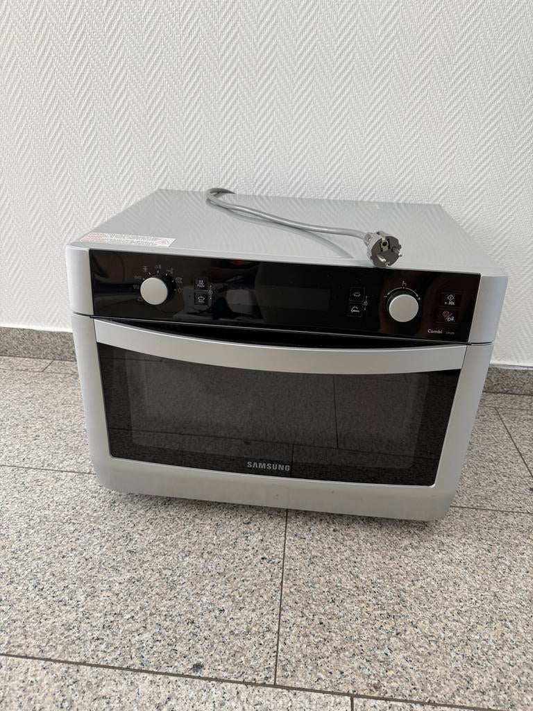 Samsung Combimagnetron CP1370 - Zo goed als nieuw, Ophalen, Combimagnetron, Minder dan 45 cm, Zo goed als nieuw