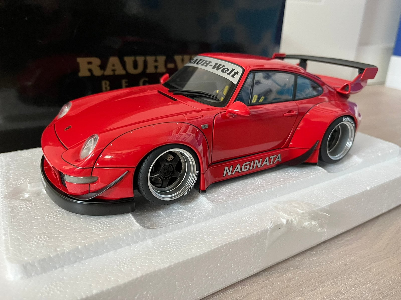 Porsche 993 RWB red Autoart 1:18, Ophalen of Verzenden, Zo goed als nieuw, Autoart