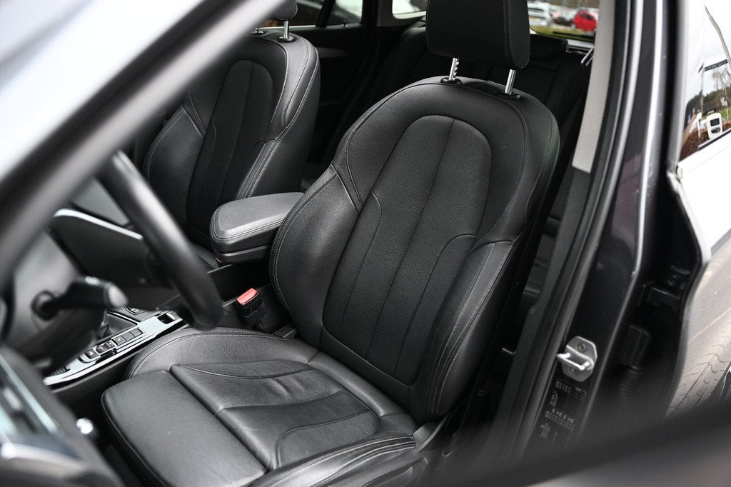 BMW X1 sDrive20i High Executive xLine Automaat / Trekhaak /, Bedrijf, Automatische klimaatregeling, SUV of Terreinwagen, 84 €/maand