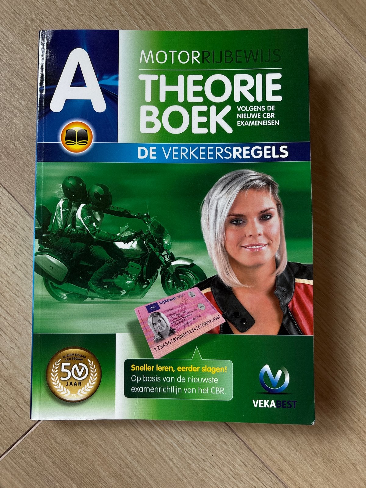 Motorrijbewijs Theorieboek - De Verkeersregels (VekaBest), Boeken, Studieboeken en Cursussen, Verzenden, Zo goed als nieuw, Overige niveaus