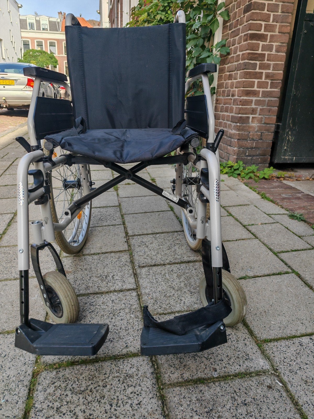 Rolstoel in zeer goede staat. Licht en inklapbaar., Ophalen, Inklapbaar, Gebruikt, Handbewogen rolstoel