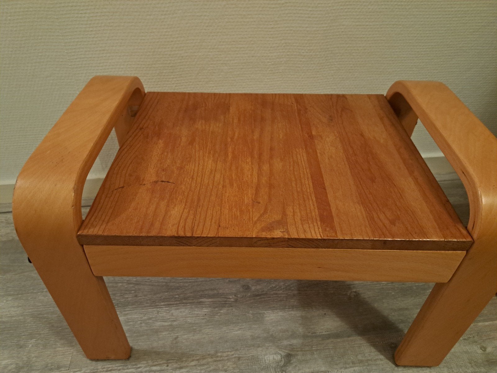 IKEA Poäng voetenbankje - Hout, Huis en Inrichting, Banken | Voetenbanken en Poefen, Ophalen, Gebruikt, 50 tot 75 cm, Modern Scandinavisch