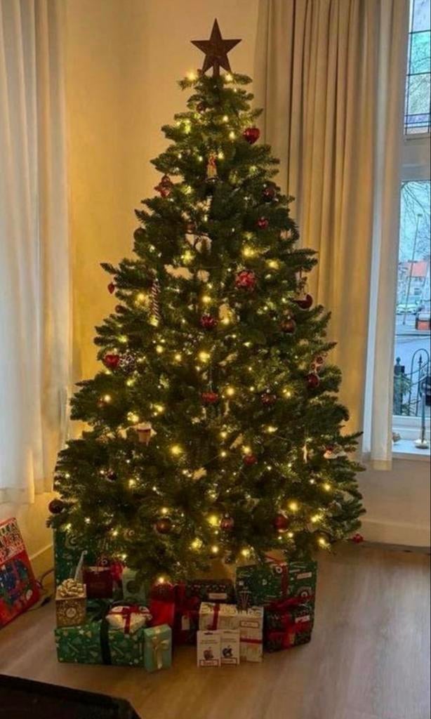 Royal christmas 240cm met LED. 300 nieuw, Diversen, Kerst, Ophalen, Zo goed als nieuw