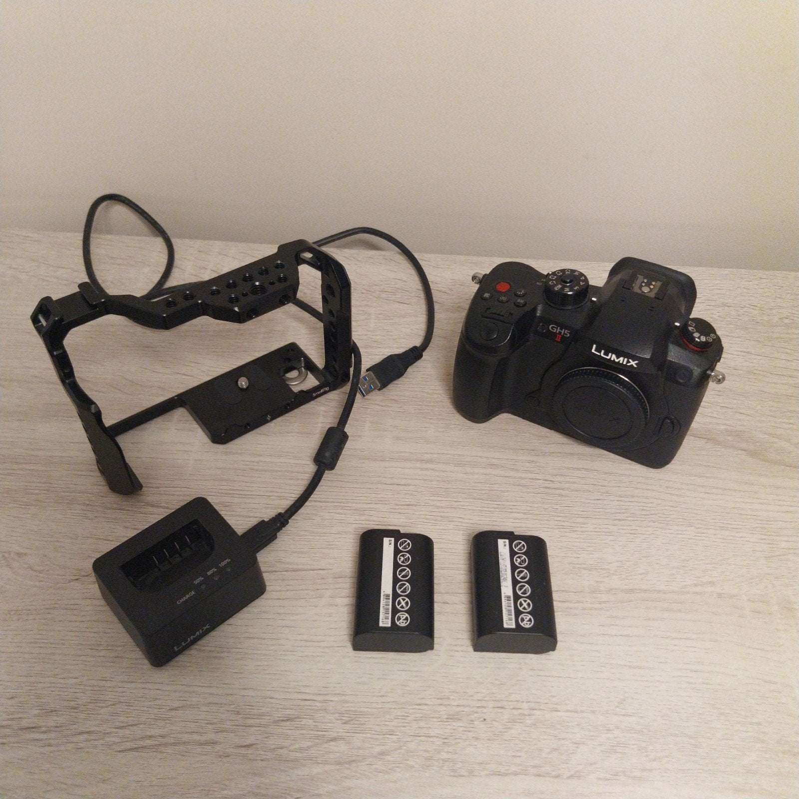 Panasonic GH5II + 3 accu's + smallrig cage + oplader + doos, Gebruikt, Draagriem, Ophalen of Verzenden, GPS