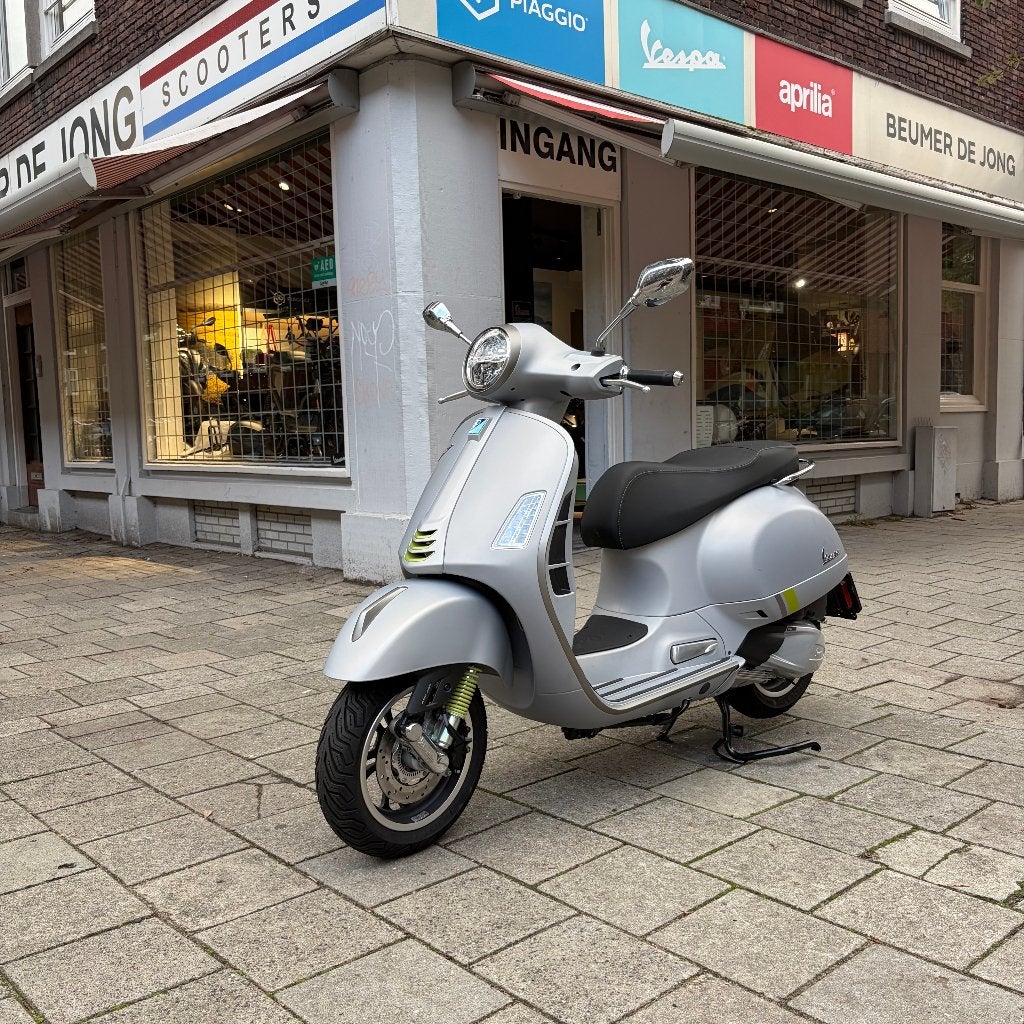 Vespa GTS 300 Supertech Grigio - 10 km - 4/11/2024 - DEMO, Overige modellen, 300 cc, Nieuw, Ophalen of Verzenden