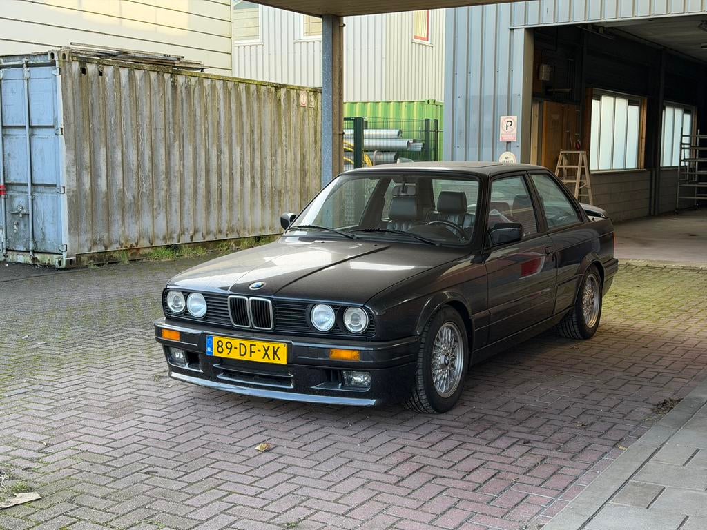 BMW E30 325i M-tech2, Auto's, BMW, Particulier, 3-Serie, Benzine, Hatchback, Handgeschakeld, Geïmporteerd, Zwart, Zwart, Leder