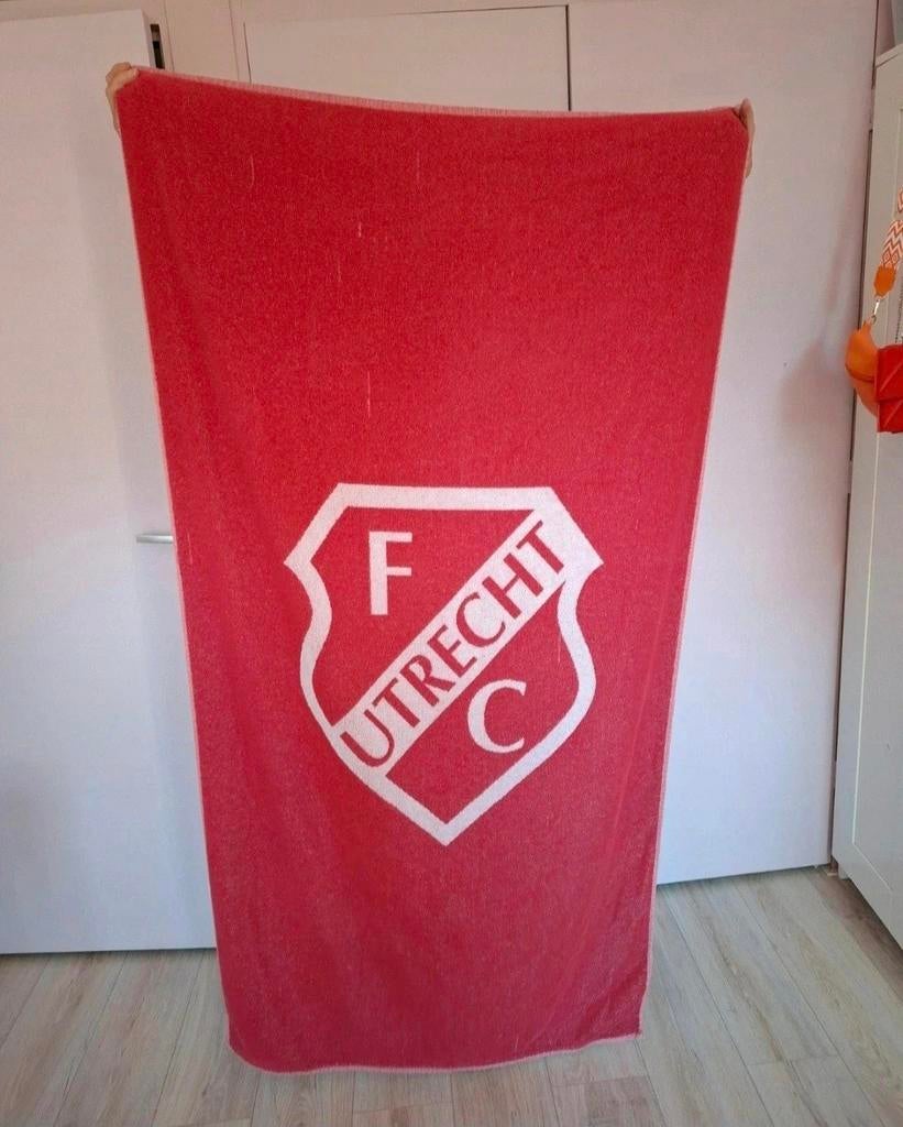 Fc utrecht handdoek- rood/wit- lichte gebruiksporen, Ophalen of Verzenden, Gebruikt