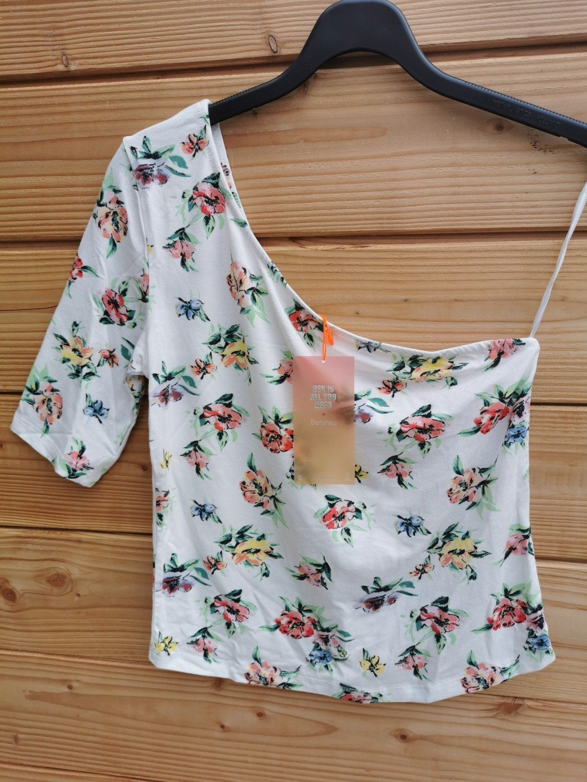 Bershka one-shoulder top mt. M, Maat 38/40 (M), Nieuw, Bershka, Meerkleurig
