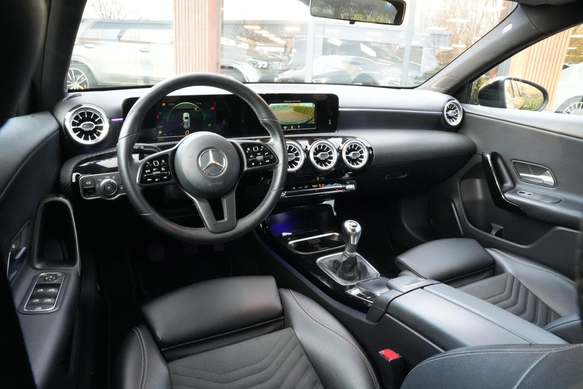 Mercedes-Benz A-klasse 160 Ambient LED Leer/Stof Camera, Auto's, Voorwielaandrijving, Gebruikt, 4 cilinders, Leder en Stof