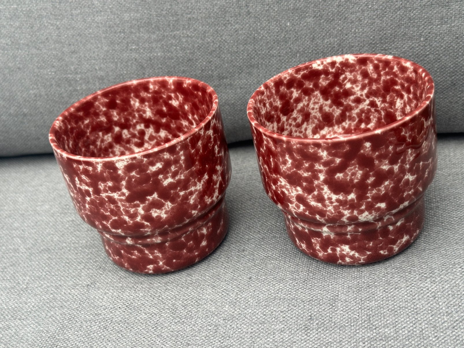 2 nieuwe kopjes mokjes Hema rood/wit 350 ml, Huis en Inrichting, Keuken | Servies, Ophalen of Verzenden, Nieuw, Overige stijlen