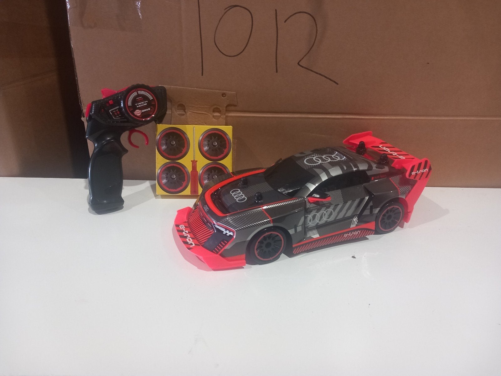 RC Audi E-tron Raceauto met Afstandsbediening, Zo goed als nieuw, Auto onroad, RTR (Ready to Run), Overige schalen