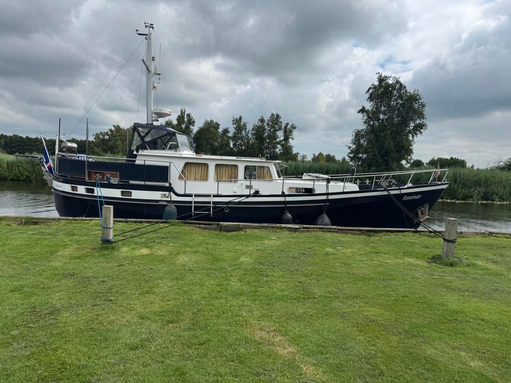 Motorjacht.13.85x4.50x1,40 H7.10/300 twee keer 105 pkdaf 575, Ophalen, Gebruikt, Staal, Diesel