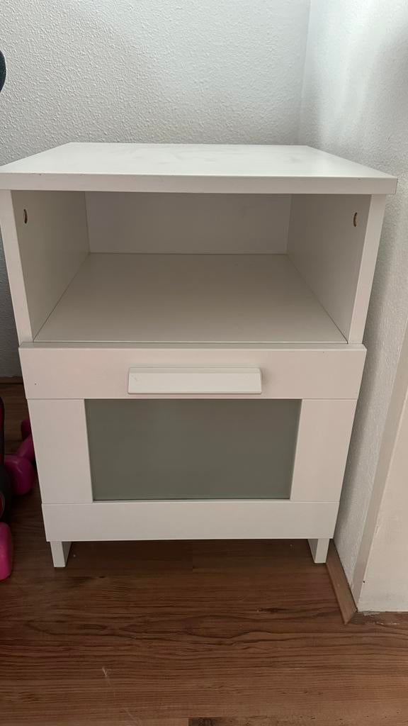 Drie Brimnes nachtkastjes, Huis en Inrichting, Slaapkamer | Nachtkastjes, Ophalen, Zo goed als nieuw, Minder dan 45 cm