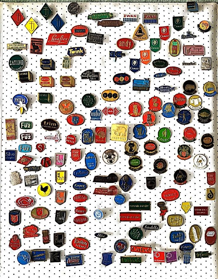 Speldjes album met alleen 2 dimensionale speldjes 1964-1966, Verzamelen, Speldjes, Pins en Buttons, Verzenden, Gebruikt, Overige onderwerpen