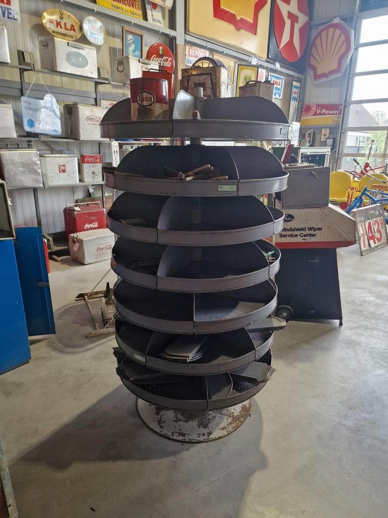 Etagere carrousel uit gereedschap winkel metaal, Ophalen