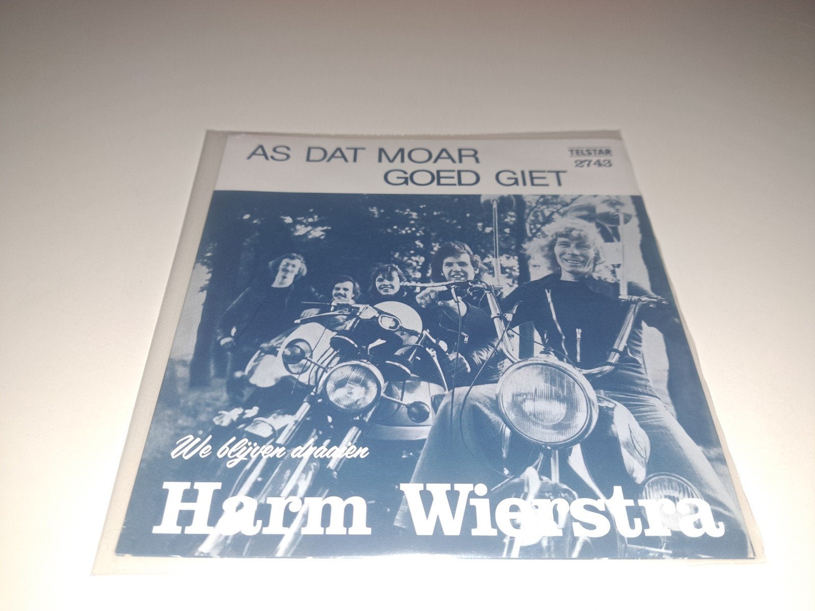 7" Harm Wierstra : As dat moar goed giet, Cd's en Dvd's, Verzenden, Zo goed als nieuw, Overige formaten, Levenslied of Smartlap