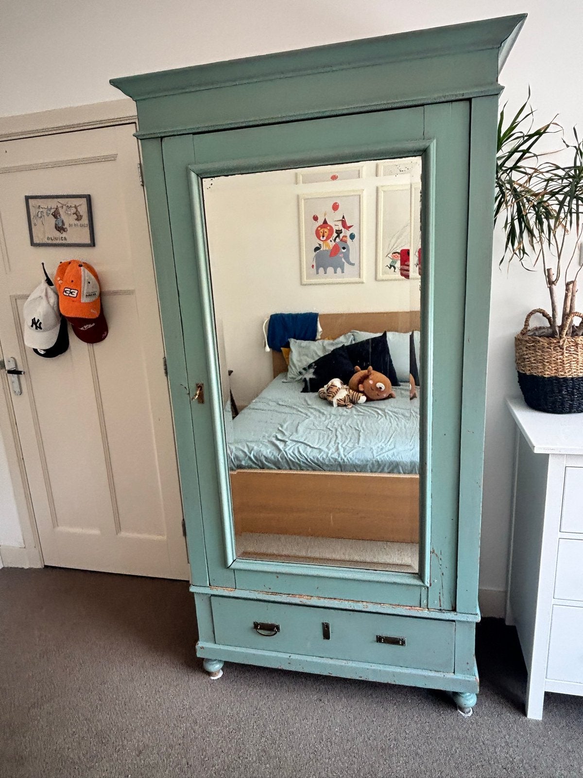 Antieke kledingkast met lade en spiegel Mintgroen/turquoise, Antiek en Kunst, Ophalen