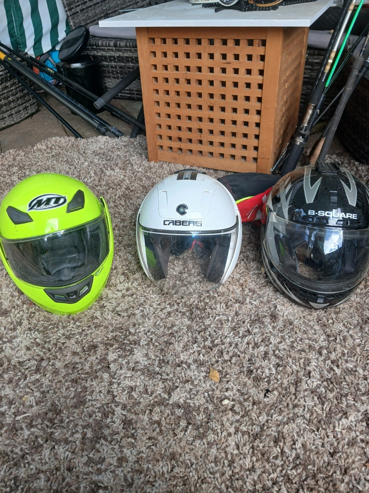 Motorhelmen: Caberg, B-Square en onbekend merk, Ophalen