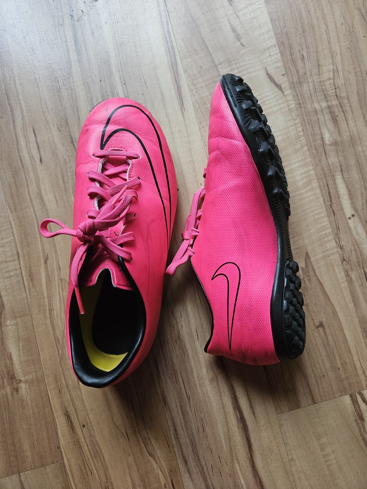 Roze Nike Mercurial voetbalschoenen - Maat 36,5, Sport en Fitness, Voetbal, Maat XS of kleiner, Ophalen of Verzenden, Gebruikt