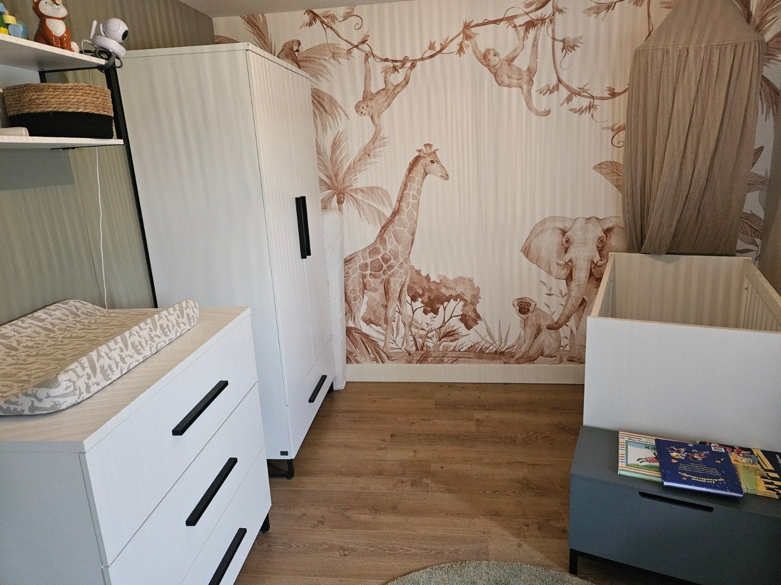 Complete babykamer: Commode, kledingkast en ledikant, Kinderen en Baby's, Kinderkamer | Complete kinderkamers, Ophalen, Zo goed als nieuw