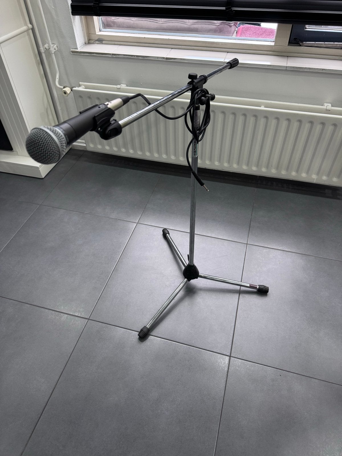 Shure SM58 Zangmicrofoon met standaard en kabel, Muziek en Instrumenten, Ophalen, Gebruikt, Zangmicrofoon