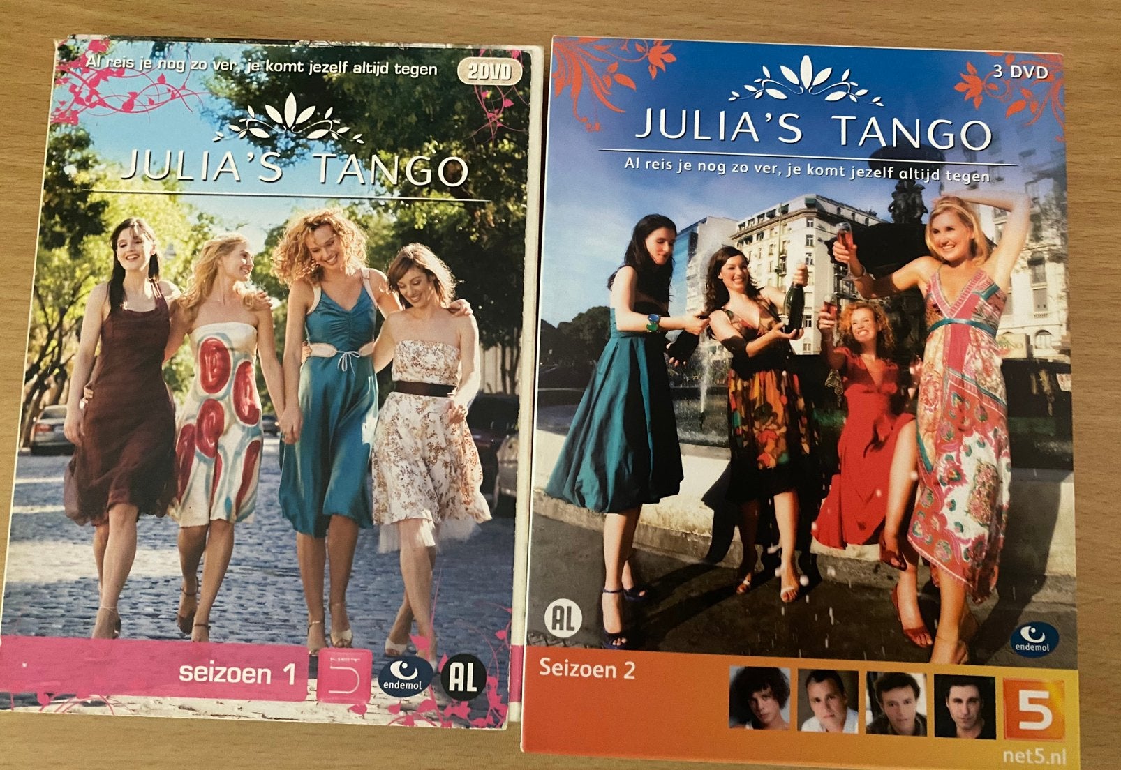 Julia’s Tango (Seizoen 1 en 2), Alle leeftijden, Seizoen 1, Zo goed als nieuw, Komedie