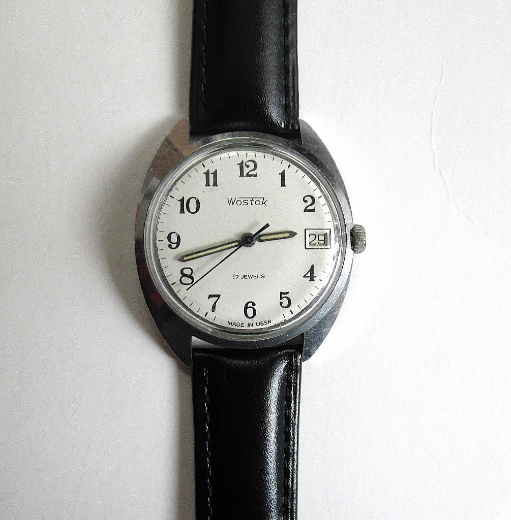VOSTOK vintage mechanisch horloge met kalender USSR uit 80te, Sieraden, Tassen en Uiterlijk, Horloges | Antiek, Ophalen of Verzenden