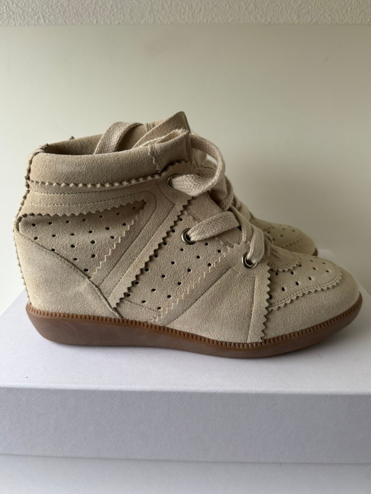 Isabel marant Bobby mt.38 kleur: chalk, Beige, Ophalen of Verzenden, Sneakers of Gympen, Zo goed als nieuw