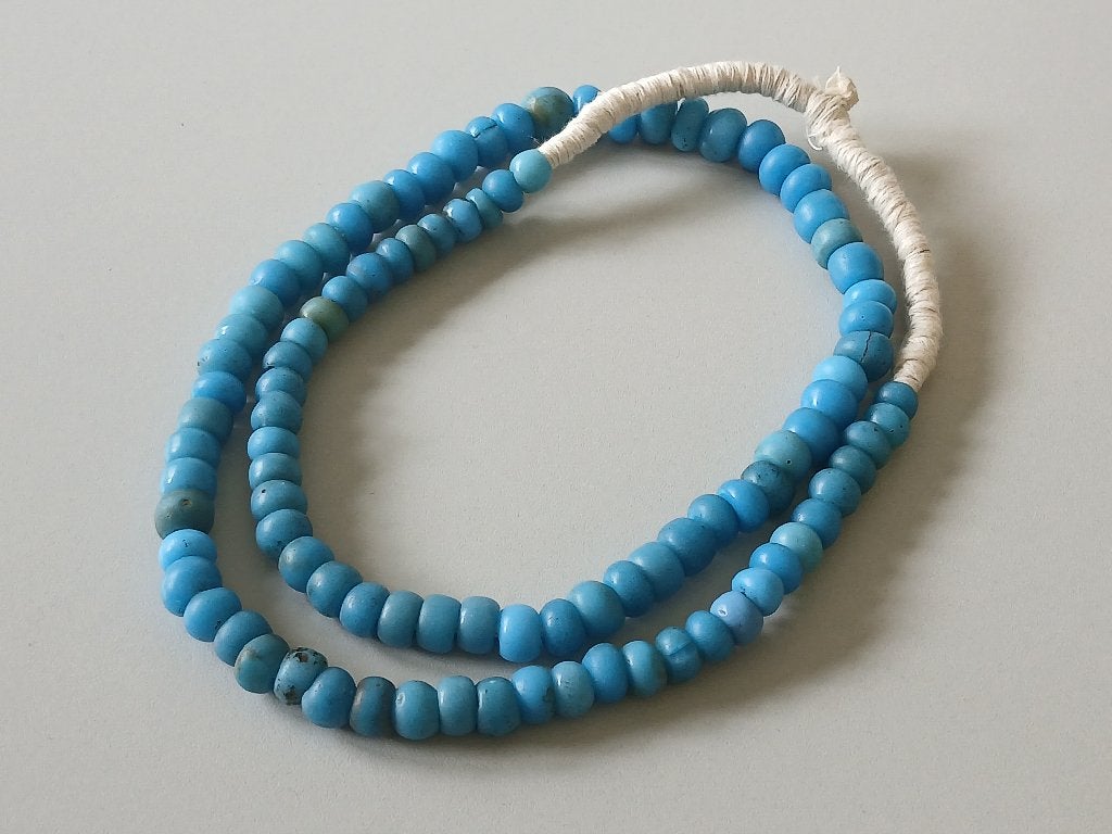 Kettingen met blauwe padre handelskralen, 1900 Trade beads, Ophalen of Verzenden, Gebruikt, Blauw, Overige materialen
