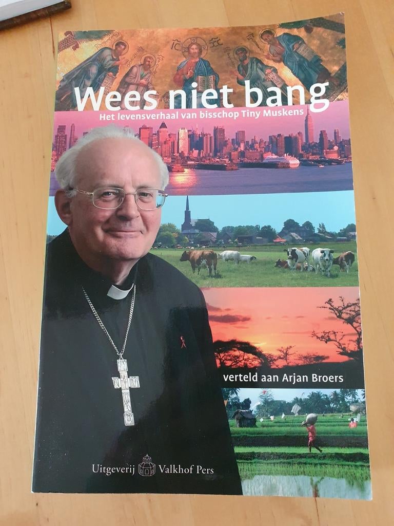 Biografie bisschop Tiny Muskens: 'Wees niet bang', Boeken, Ophalen of Verzenden, Zo goed als nieuw, Arjan Broers, Religie