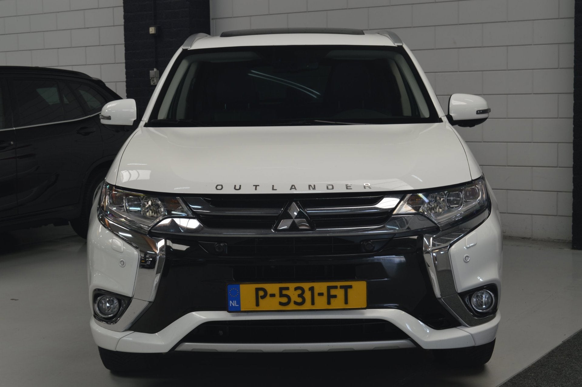 Mitsubishi Outlander 2.0 PHEV instyle // TREKHAAK // LEDER /, 1998 cc, 4 cilinders, 1820 kg, Wit