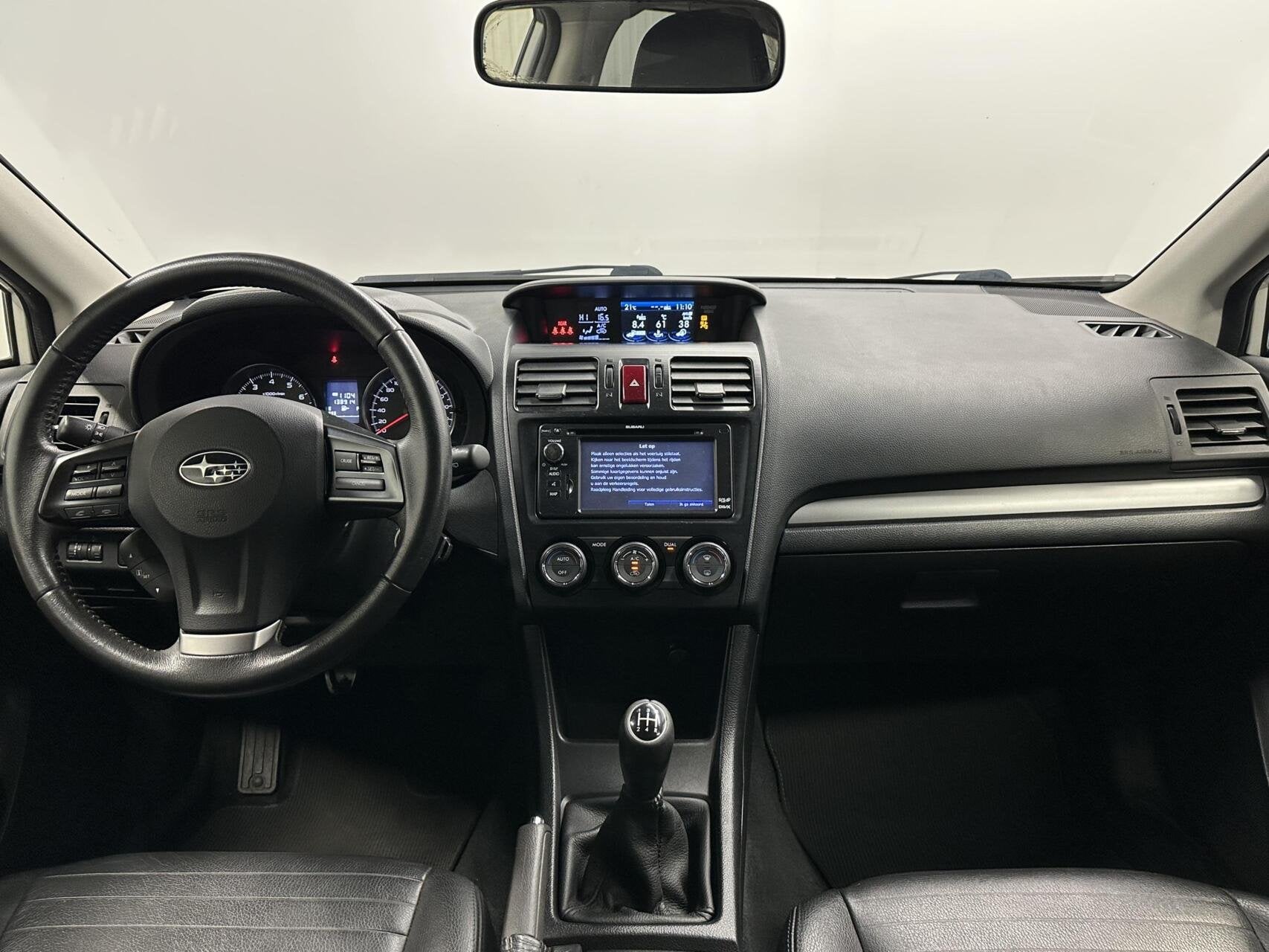 Subaru XV 1.6i Luxury AWD LEER CAMERA TREKHAAK NAVI CRUISE., Auto's, Euro 5, Zwart, 4 cilinders, Met garantie (alle)