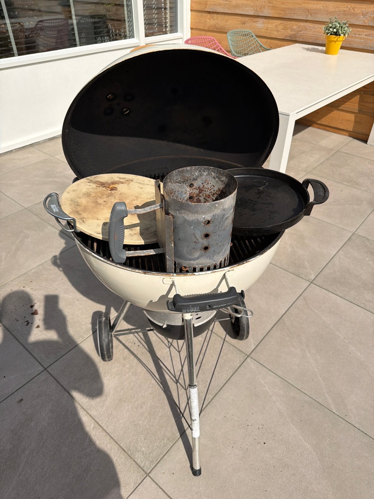 Weber Master-Touch GBS 57cm met pizza- en planchasteen, Ophalen, Gebruikt