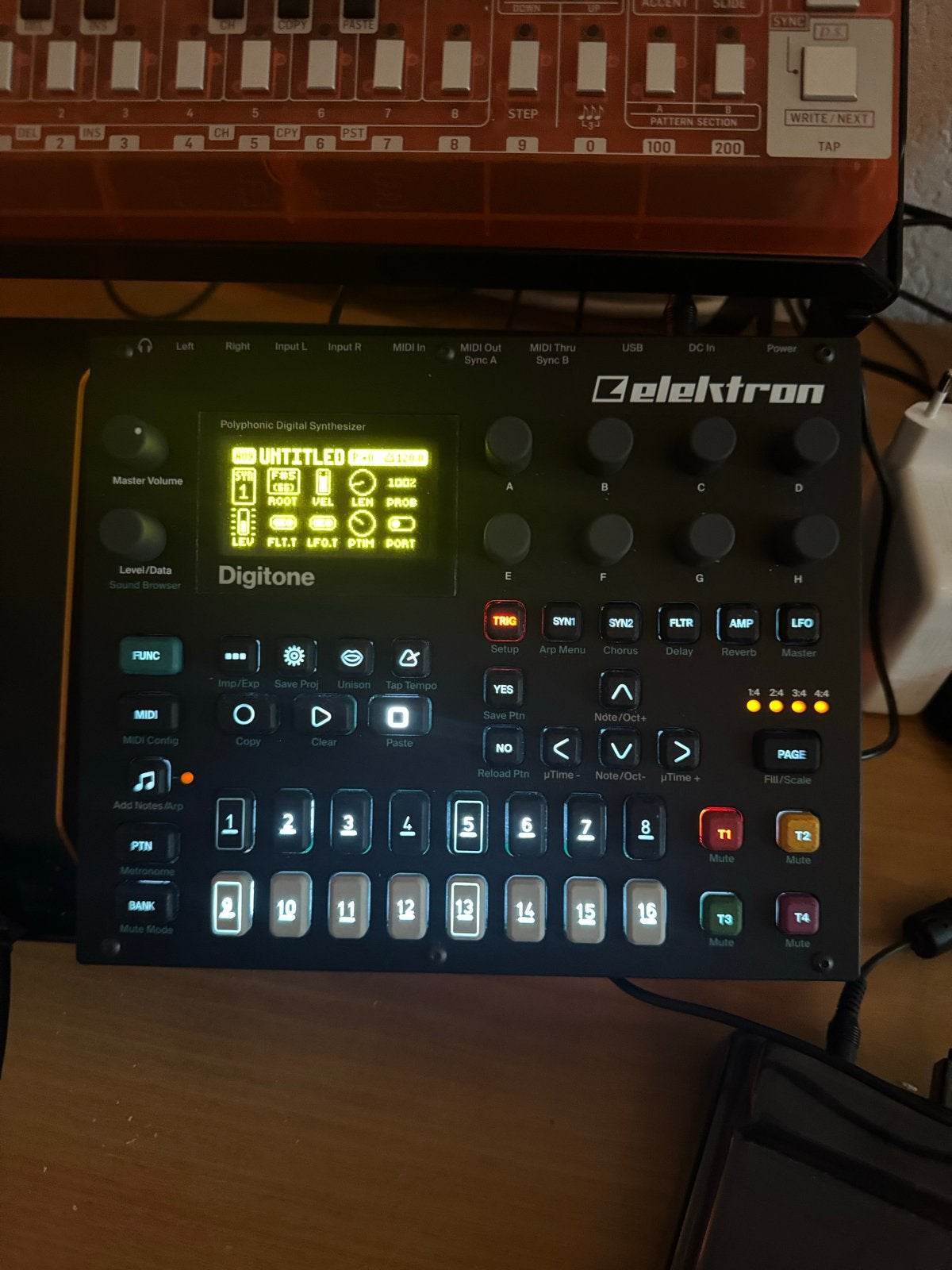 Elektron Digitone - Polyfone Digitale Synthesizer, Overige merken, Zo goed als nieuw, Met midi-aansluiting, Overige aantallen