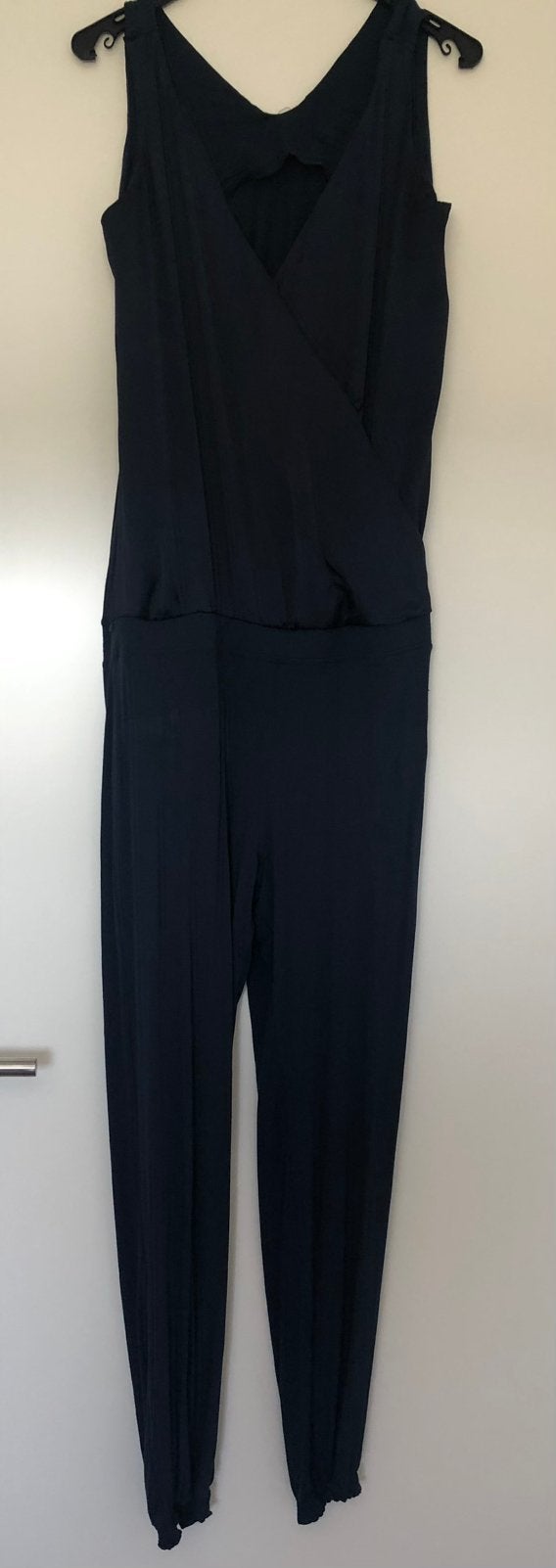 Mooie, donkerblauwe jumpsuit maat M - heel leuk!, Kleding | Dames, Jumpsuits, Ophalen of Verzenden, Maat 38/40 (M), Blauw