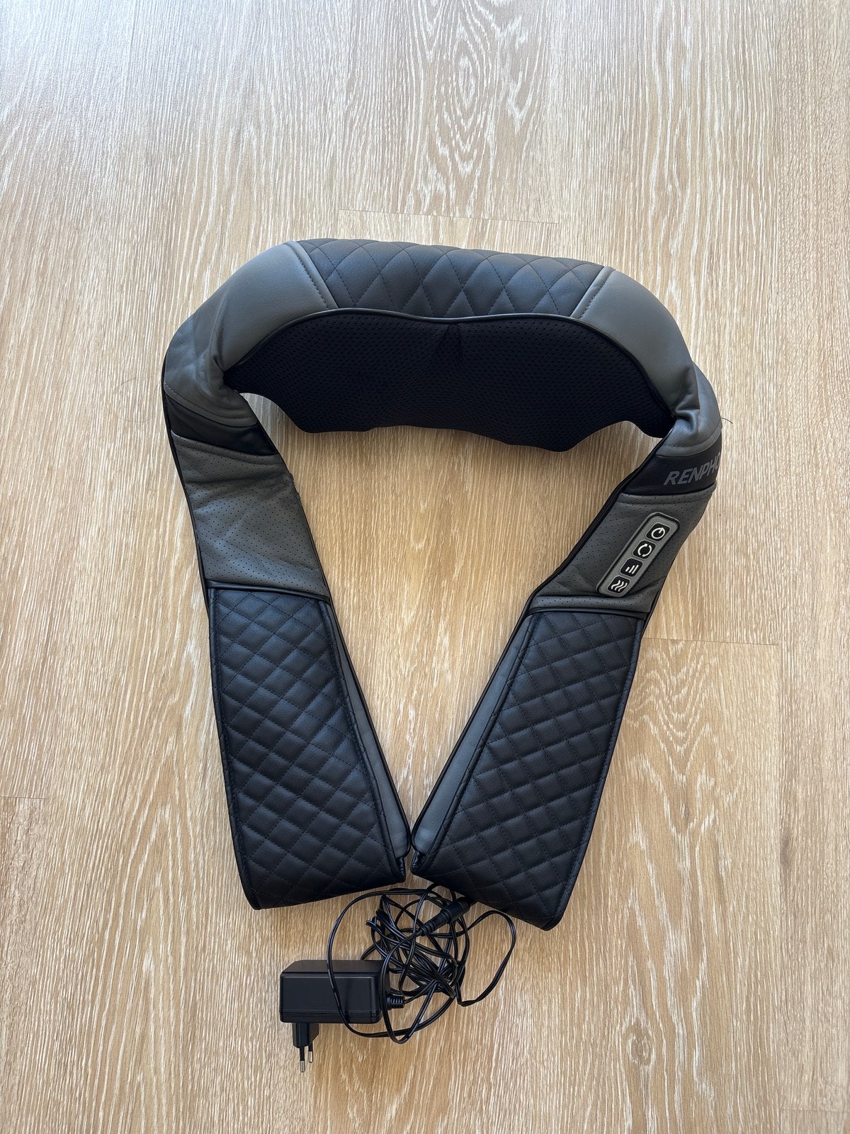 Renpho Nek- en Schoudermassager met Warmtefunctie, Ophalen, Zo goed als nieuw, Apparaat