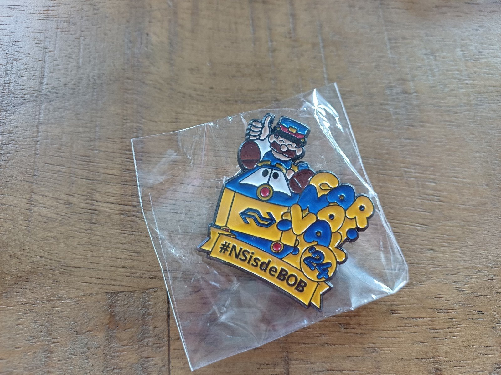 carnaval pin, Verzamelen, Speldjes, Pins en Buttons, Ophalen of Verzenden, Nieuw, Overige onderwerpen