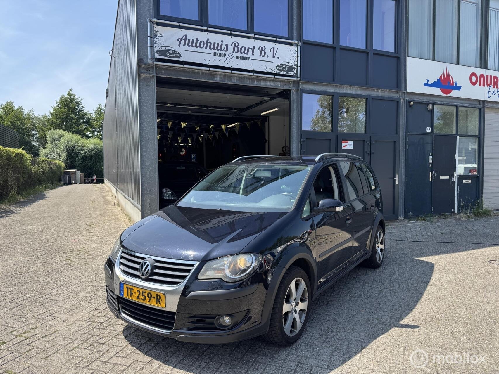 Volkswagen Touran 1.4 TSI Cross Leder! Nieuwe APK! NAP Rappo, Voorwielaandrijving, Gebruikt, Zwart, 4 cilinders